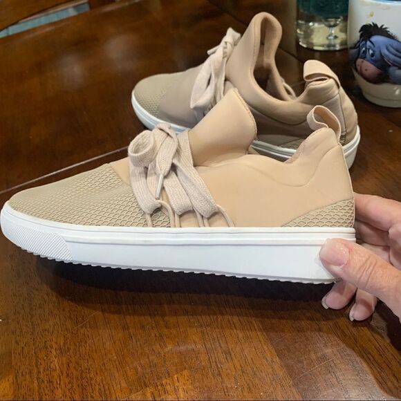 𝅺STEVE MADDEN Lancer Slip on Sneaker Tan Womens Sz 8 - Picture 7 of 12